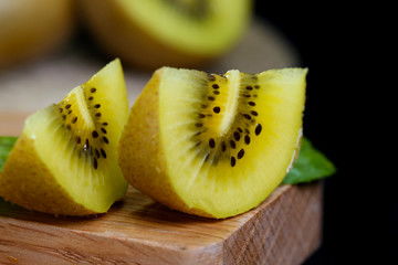 餐桌上的紅寶石 紅帽蒜苔的攝影美學(xué)與飲食文化